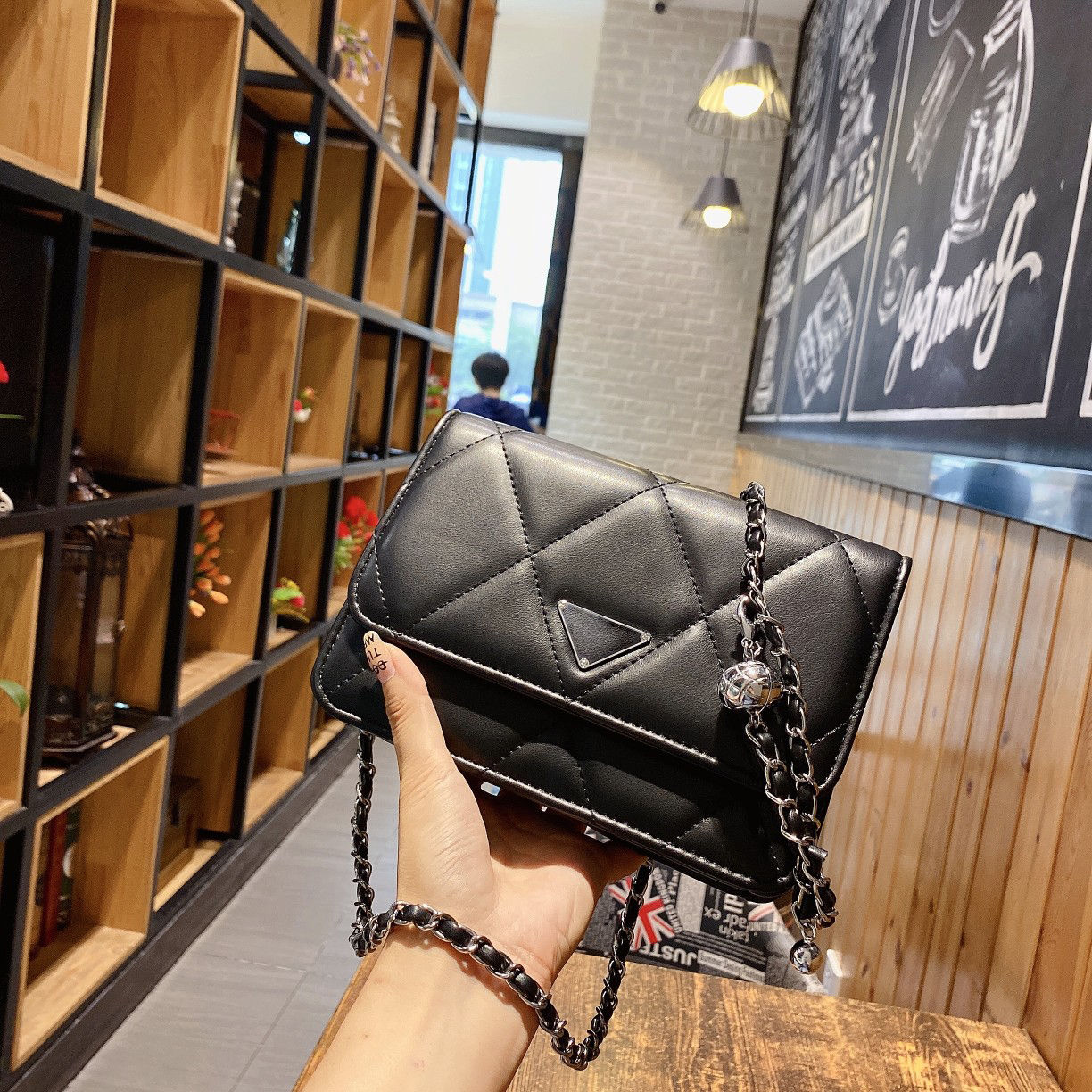 Prade Crossbody Bag Silver Logo Sling Bags Shoulder Bagss Lambskin Material Womens Purses and Handbags Classic Diamond Lattice Simple Style Wallet 20X14X6cm, Black
Prade Crossbody Bag Silver Logo Sling Bags Shoulder Bagss Lambskin Material Womens Purses and Handbags Classic Diamond Lattice Simple Style Wallet 20X14X6cm, Black