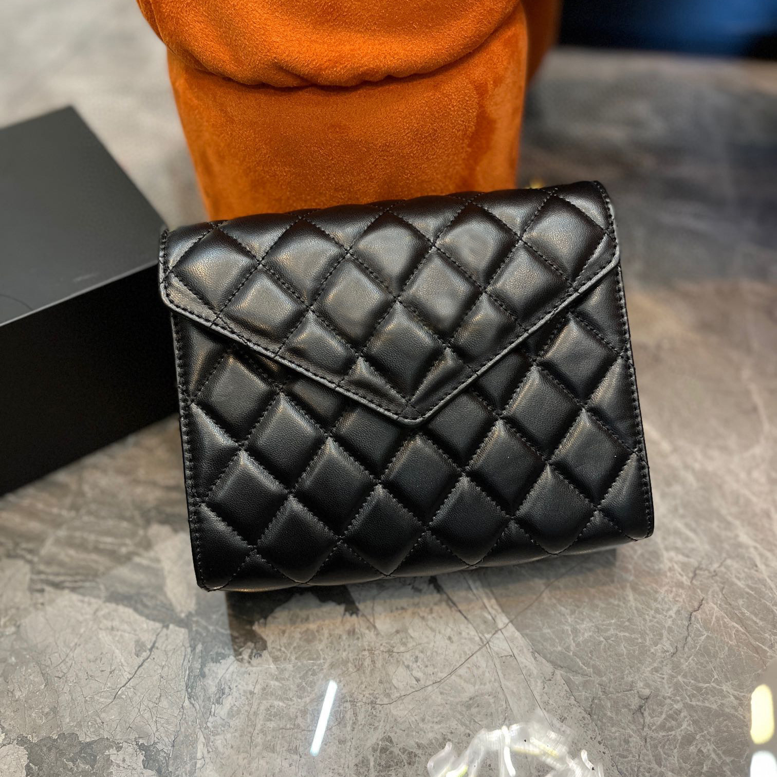 5A Designer Bag Messenger Flap Handbags Big Gold Logo Diamond Lattice Women Purse Cross Body, White
5A Designer Bag Messenger Flap Handbags Big Gold Logo Diamond Lattice Women Purse Cross Body, White