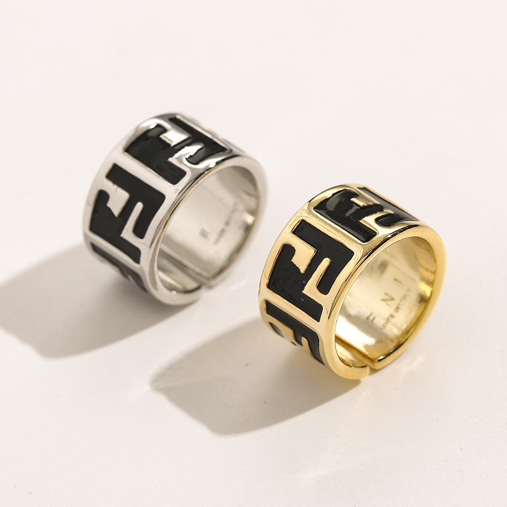 18k Gold Plated 925 Silver Wedding Rings Luxury Design Screw Women Love Letter Ring Premium Fashion Jewelry Accessories Couple Designer Gift
18k Gold Plated 925 Silver Wedding Rings Luxury Design Screw Women Love Letter Ring Premium Fashion Jewelry Accessories Couple Designer Gift