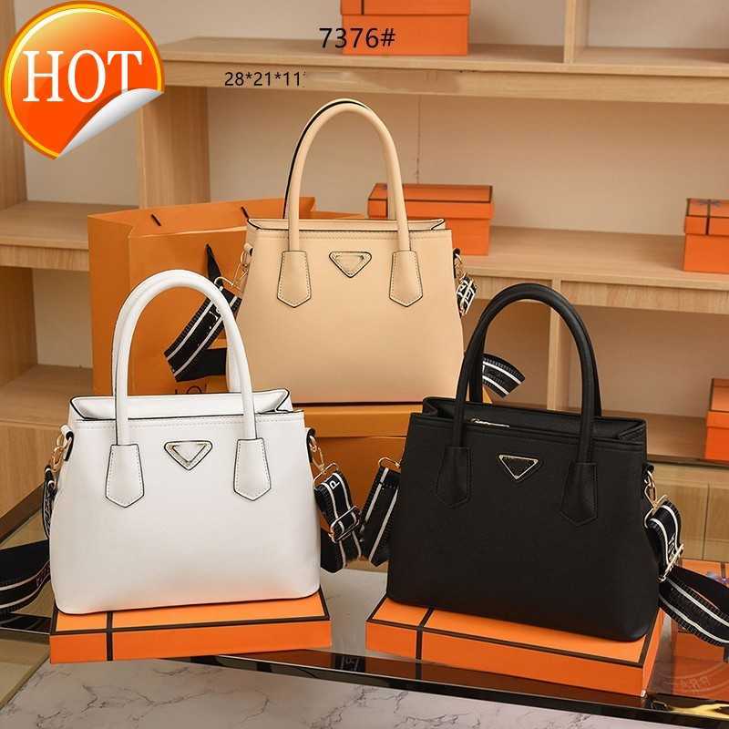 Luxury Designer Hand Bill Shoulder Bags 2023 New Women's Fashion Handbags Multi-functional Portable Tote Bags Gift Box Packaging Factory Direct Sales, Khaki
Luxury Designer Hand Bill Shoulder Bags 2023 New Women's Fashion Handbags Multi-functional Portable Tote Bags Gift Box Packaging Factory Direct Sales, Khaki