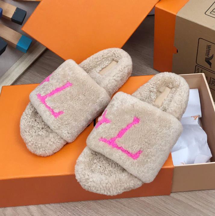 Luxury Lamb Wool Slippers Letter Designer Shoes Plush Autumn Winter Flat Bottom Sandal Solid Color Fur Fluffy Slippers Women Leisure Home Sandals