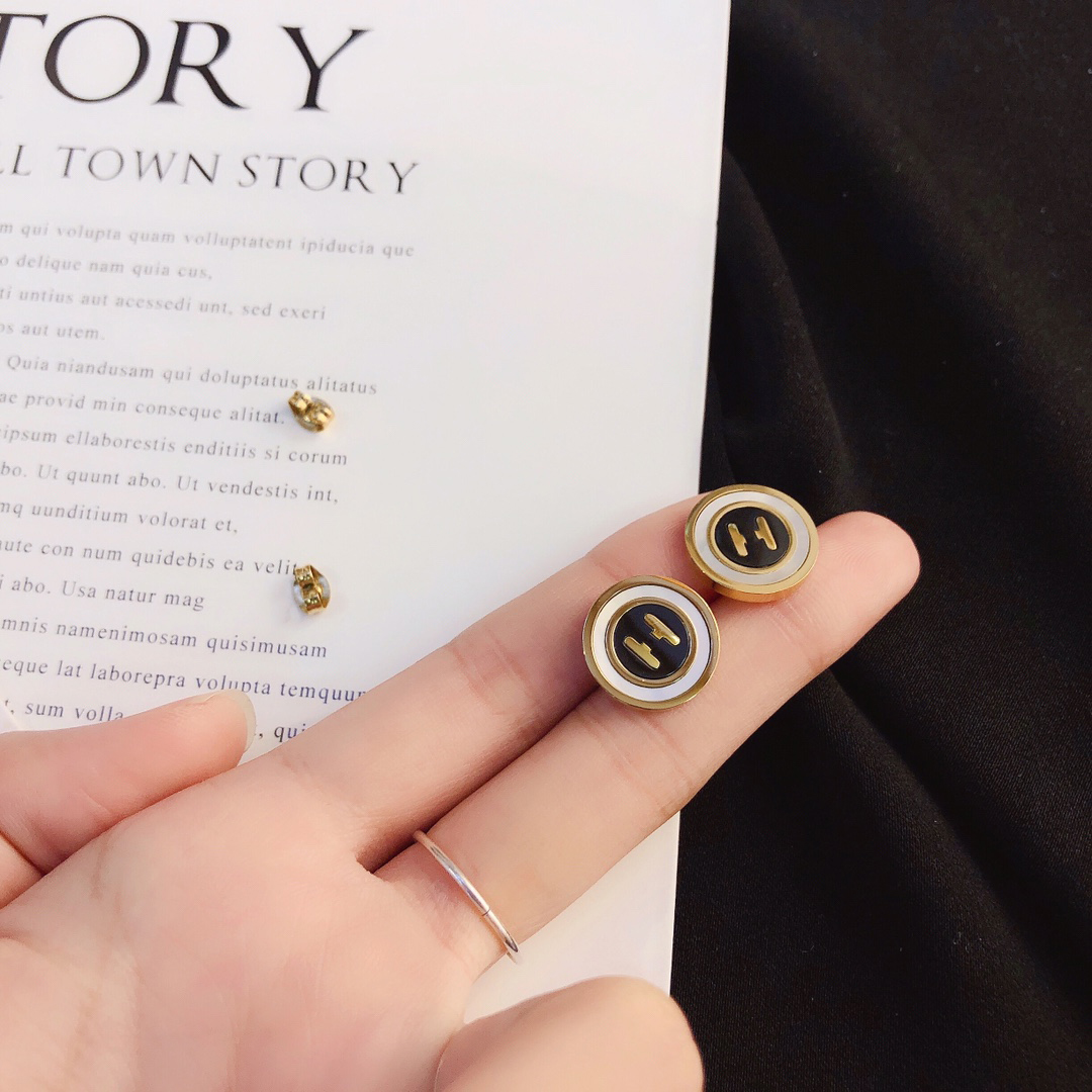 Luxury Fritillaria Stud Earrings Designed For Gold Plated Earring Lovers Love Earrings Designer Accessories Party Wedding Jewelry Gifts Premium Versatility
Luxury Fritillaria Stud Earrings Designed For Gold Plated Earring Lovers Love Earrings Designer Accessories Party Wedding Jewelry Gifts Premium Versatility