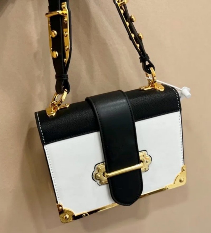Luxuries Designer Womens bags Rivet Crossbody Shoulder Bags Banquet Shopping Wedding Leisure Business Package 2022 New small square bag Hot, Clear
Luxuries Designer Womens bags Rivet Crossbody Shoulder Bags Banquet Shopping Wedding Leisure Business Package 2022 New small square bag Hot, Clear