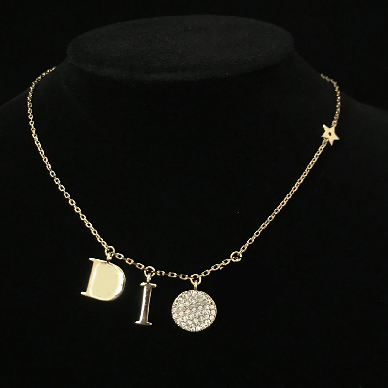 Luxury Designer Necklace Women Stainless Steel Couple Letters Pendant Fashion Gold Chain Necklaces Lovers Jewelry for Neck
Luxury Designer Necklace Women Stainless Steel Couple Letters Pendant Fashion Gold Chain Necklaces Lovers Jewelry for Neck