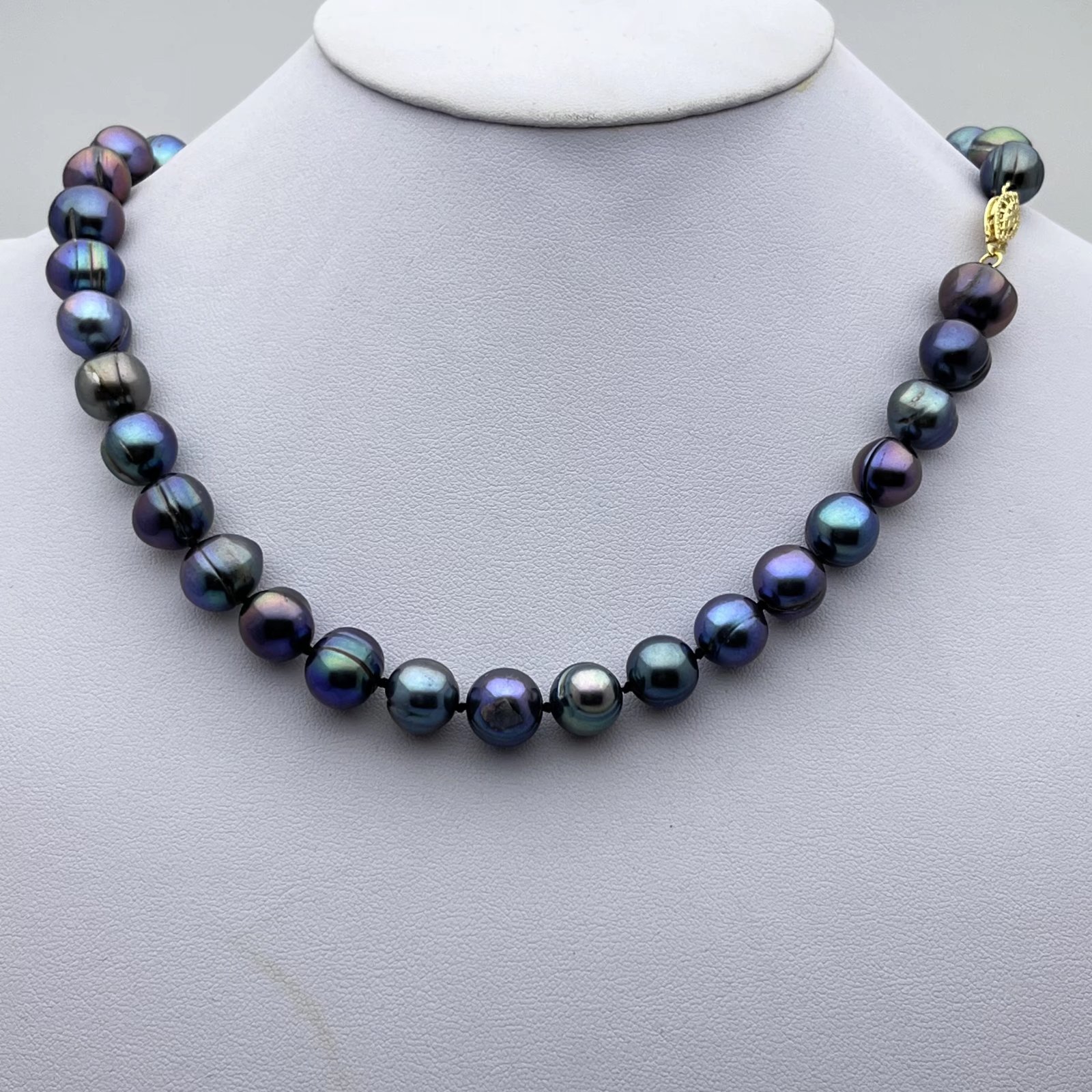 9-10mm Natural Black Baroque Pearl Necklace 18inch 925 Silver Clasp
9-10mm Natural Black Baroque Pearl Necklace 18inch 925 Silver Clasp