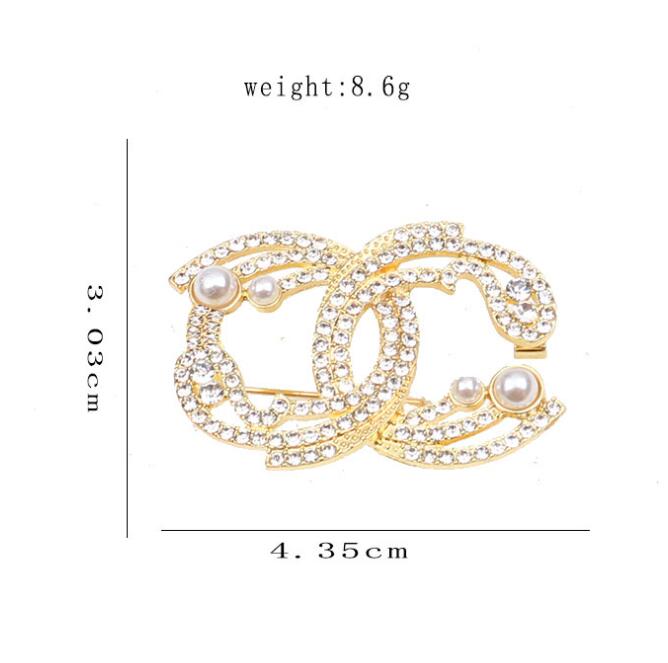 20style Brand Designer C Double Letter Brooches Women Luxury Rhinestone Crystal Pearl Suit Laple Pin Metal Fashion Jewelry Accessories
20style Brand Designer C Double Letter Brooches Women Luxury Rhinestone Crystal Pearl Suit Laple Pin Metal Fashion Jewelry Accessories