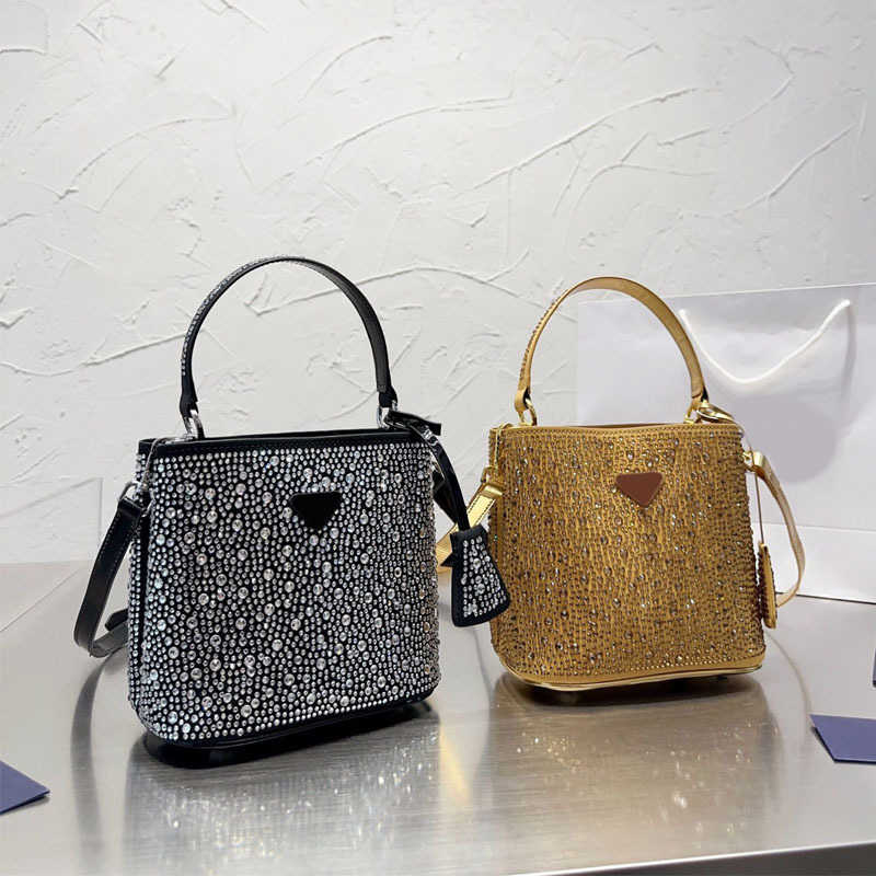 Totes Shoulder Bag Women luxurys handbags Bling Crossbody Evening Clutch Crystal Embellished Diamond Bucket Wallets 221210, White--plush--20x18cm
Totes Shoulder Bag Women luxurys handbags Bling Crossbody Evening Clutch Crystal Embellished Diamond Bucket Wallets 221210, White--plush--20x18cm
