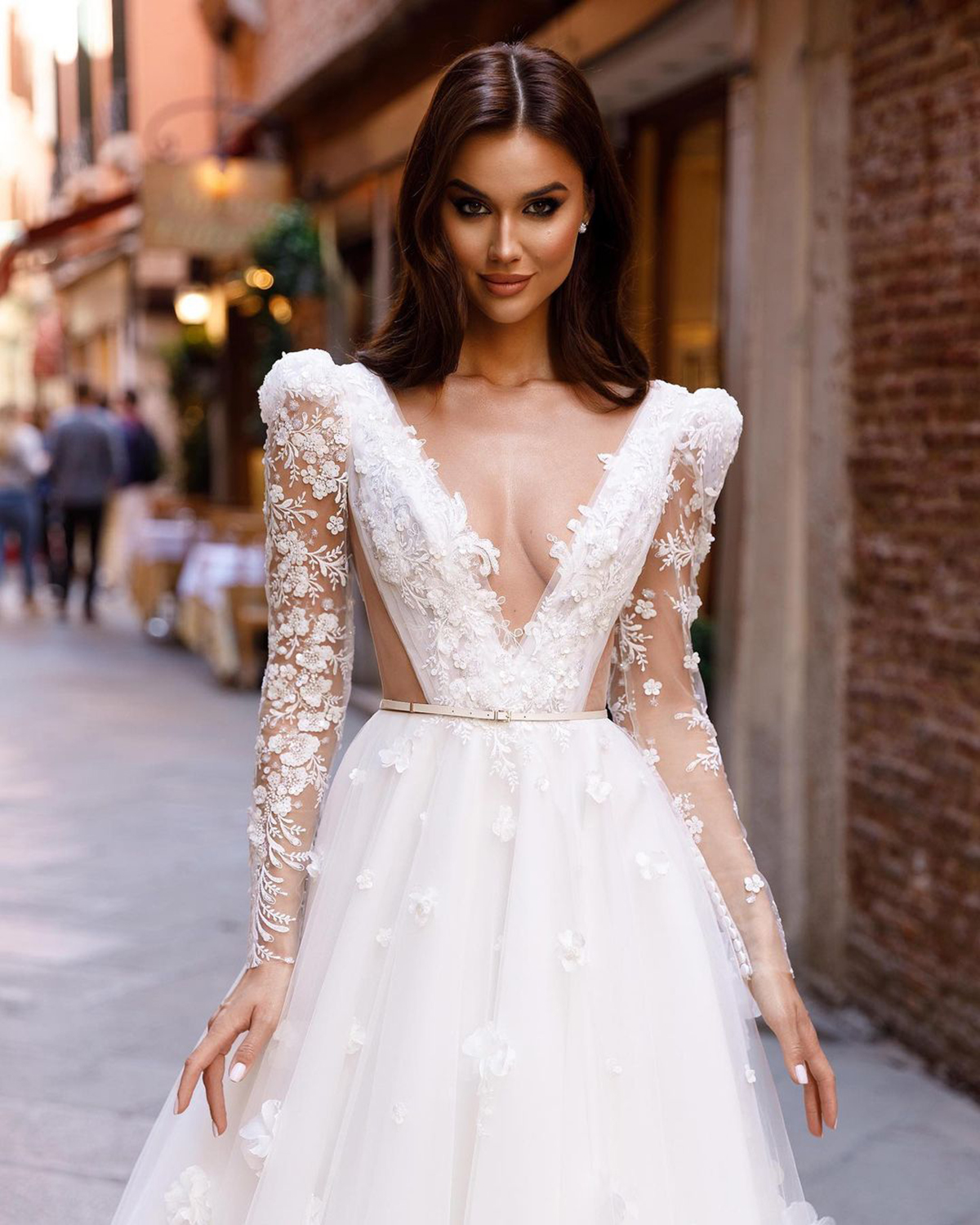 Fancy A Line Wedding Dress Lace Appliques Puff Sleeves Bridal Gowns Deep V Neck Robe de mariee