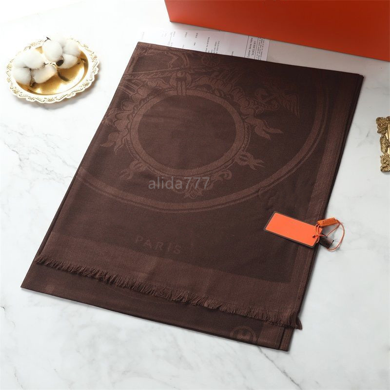 Scarf For Men and Women Oversized Classic Check Shawls Scarves Designer luxury Gold silver thread plaid thin Silk scarfs Shawl size 180x70 cm 14 color H Wholesale
Scarf For Men and Women Oversized Classic Check Shawls Scarves Designer luxury Gold silver thread plaid thin Silk scarfs Shawl size 180x70 cm 14 color H Wholesale