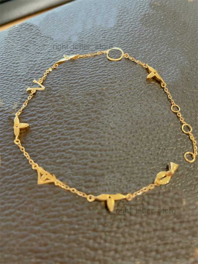 Charm Bracelets Flower charms bracelets designer for women tennis bracelet jewelry diamond plated silver gold chains luxury letter wedding gift blossom lock G2212
Charm Bracelets Flower charms bracelets designer for women tennis bracelet jewelry diamond plated silver gold chains luxury letter wedding gift blossom lock G2212