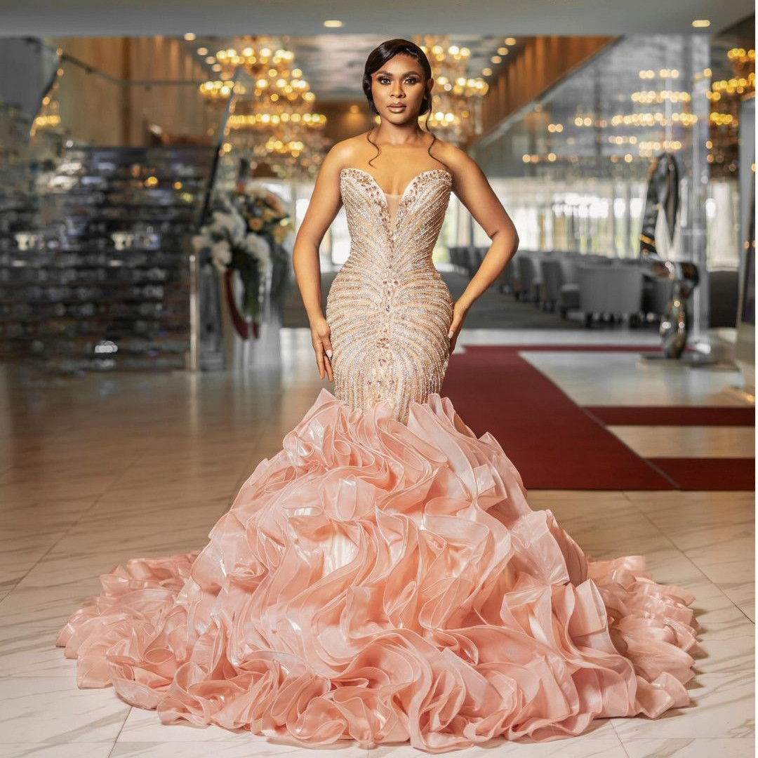 New Arrival Evening Dresses V Neck Sleeveless Sexy Strapless Lace Folds Layered Sequins Appliques Shiny Beaded Dias Prom Dress Plus Size Tailored