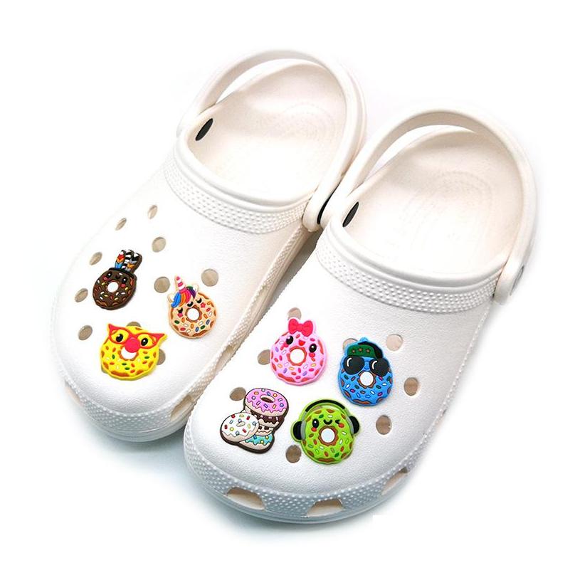 Shoe Parts Accessories Moq 100Plogcs Lovely Donut Cartoon Clog Charms Buckles 2D Soft Rubber Buttons Charm Decorations Fit Dhhmb