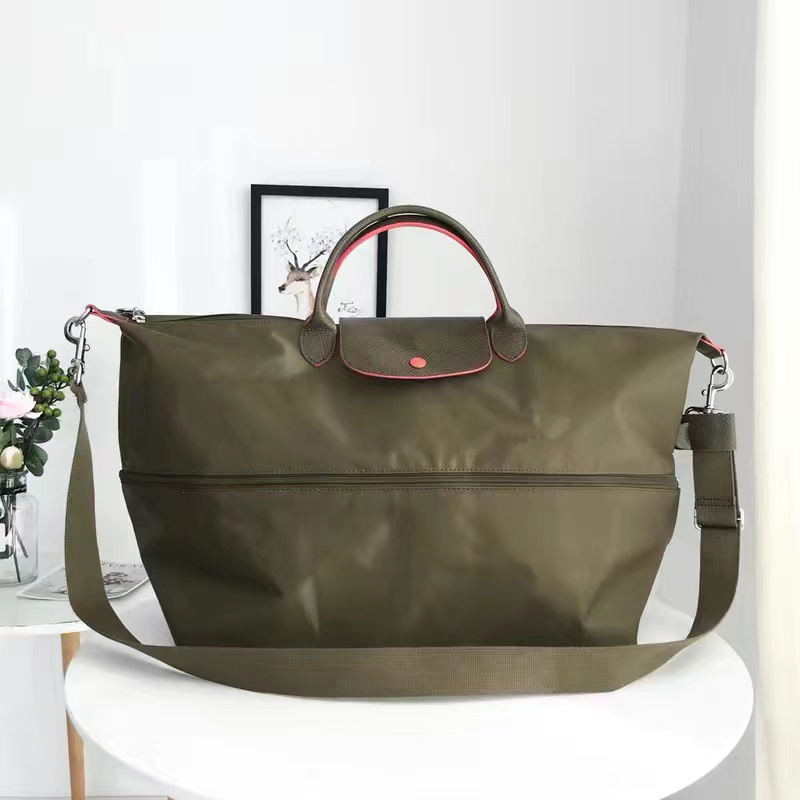 Handbags girl Duffel Bags Women bag men Highest quality Le Pliages Club 70 anniversary champion Luxurys Designers LONG duffel with shoulder straps
Handbags girl Duffel Bags Women bag men Highest quality Le Pliages Club 70 anniversary champion Luxurys Designers LONG duffel with shoulder straps