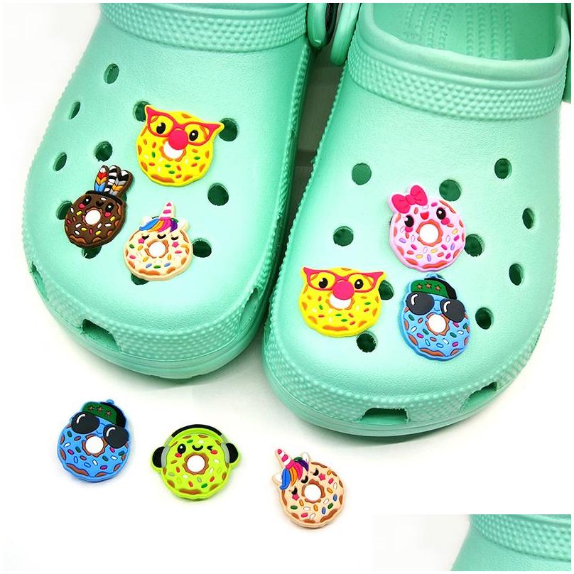 Shoe Parts Accessories Moq 100Plogcs Lovely Donut Cartoon Clog Charms Buckles 2D Soft Rubber Buttons Charm Decorations Fit Dhhmb