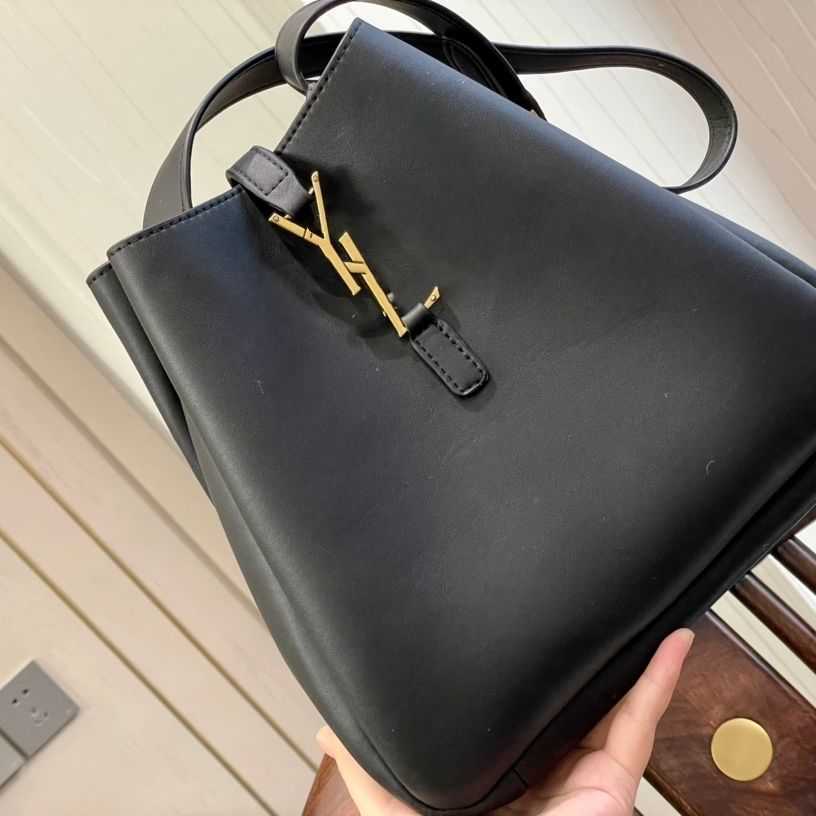 Designer YYSL Handbags YSLity Tote YSLitys bag Luxuries designers women LOULOU high quality crossbody Kaia Niki Handbag Shoulder totes bags purses wallet TJV8, Black gold label
Designer YYSL Handbags YSLity Tote YSLitys bag Luxuries designers women LOULOU high quality crossbody Kaia Niki Handbag Shoulder totes bags purses wallet TJV8, Black gold label