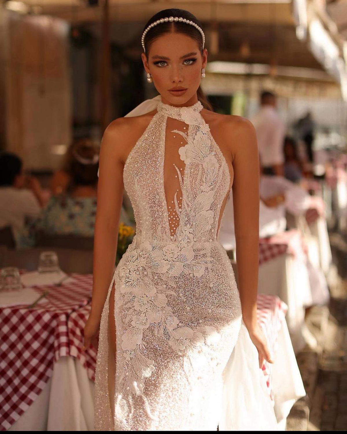 Charming Mermaid Wedding Dresses Halter Sleeveless Bridal Gown Custom Made Lace Flowers Side Split Wedding Gowns