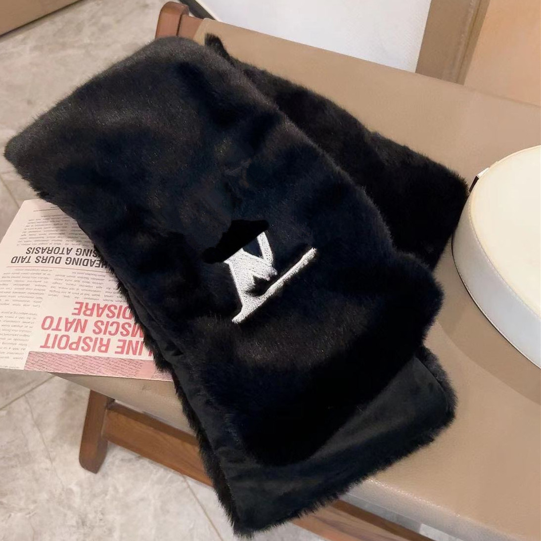 2023 Europe and the United States high-end fur thick scarf female hair collar autumn and winter new neck fashion scarf
2023 Europe and the United States high-end fur thick scarf female hair collar autumn and winter new neck fashion scarf