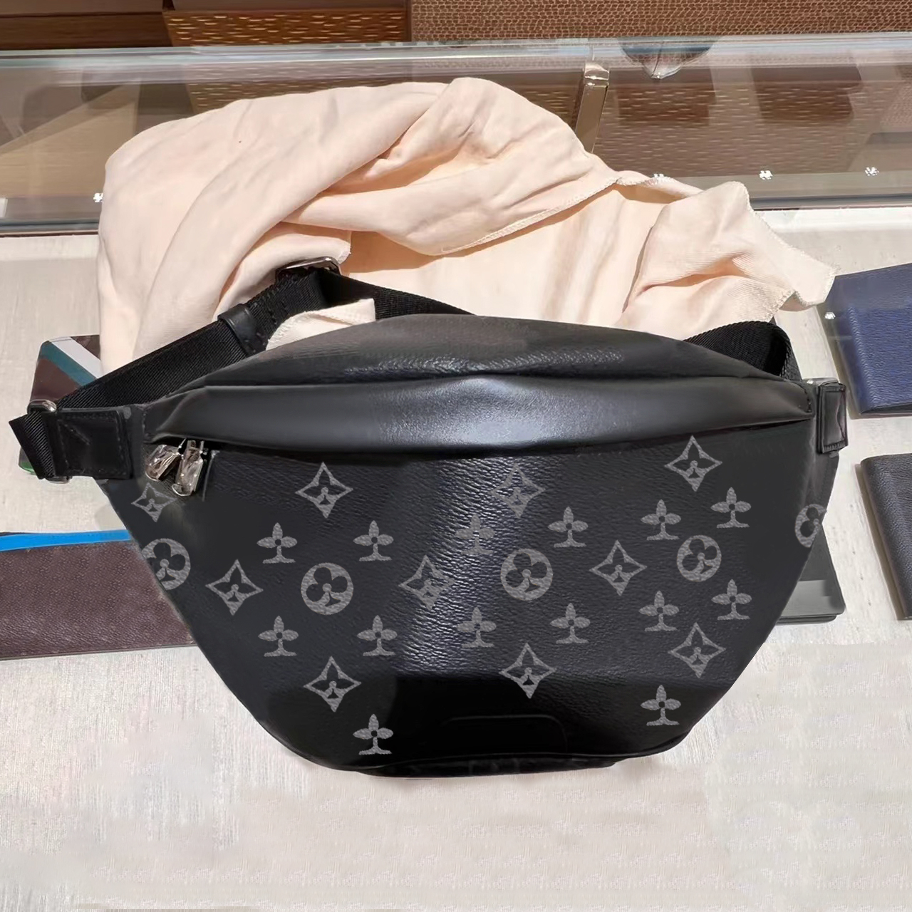 M43644 Fashion Genuine Leather Waist Bags Chest bag Waist pockets Luxury Designers Bumbag Cross Body Shoulder purses men womans Fanny Pack Bum travel envelope strap, M0n0gram
M43644 Fashion Genuine Leather Waist Bags Chest bag Waist pockets Luxury Designers Bumbag Cross Body Shoulder purses men womans Fanny Pack Bum travel envelope strap, M0n0gram