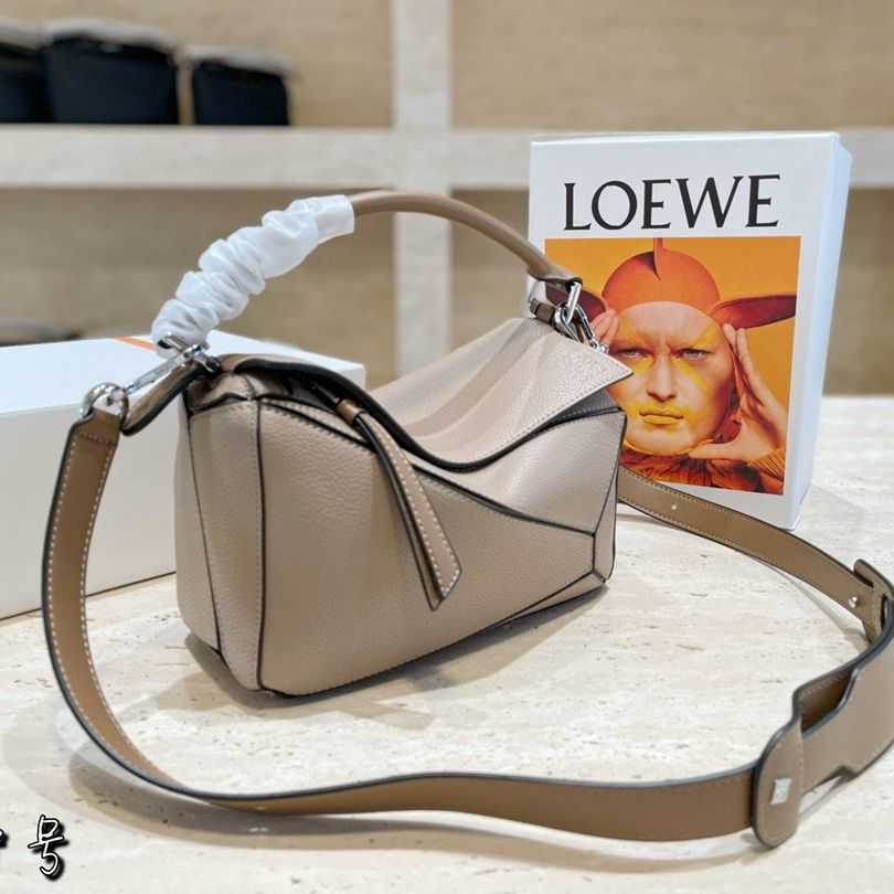 Bag Versatile Designer Bags Puzzle Cowhide Mini Loews Trend 2023 Single Shoulder Crossbody Portable E2te
Bag Versatile Designer Bags Puzzle Cowhide Mini Loews Trend 2023 Single Shoulder Crossbody Portable E2te
