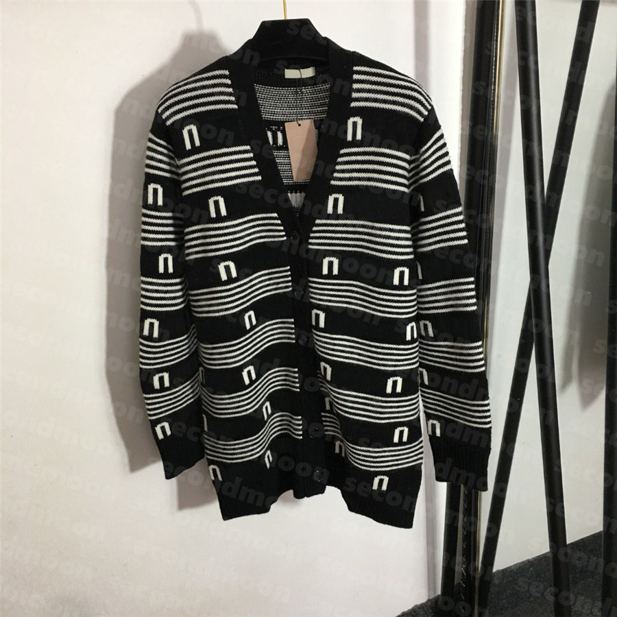 Full Letter Print Knits Coat Women Knitted Cardigan Designer Stripe Knitted Coats V Neck Outerwear, Black
Full Letter Print Knits Coat Women Knitted Cardigan Designer Stripe Knitted Coats V Neck Outerwear, Black