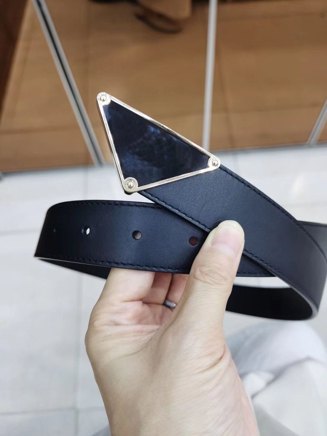 Fashion Belts Genuine Leather Men Women Designers inverted Letter Buckle Popular Jeans Girdle Coat Waist Belt dress Waistband width 3.0cm no Box
Fashion Belts Genuine Leather Men Women Designers inverted Letter Buckle Popular Jeans Girdle Coat Waist Belt dress Waistband width 3.0cm no Box