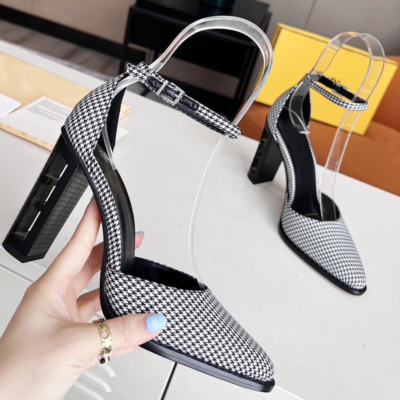 Sandals for womens wedding Dress shoes designer Fashion sexy button printed cloth Patent Leather high heeled shoe F hollow Cover Heel Rome Sandal with box, 3# calico
Sandals for womens wedding Dress shoes designer Fashion sexy button printed cloth Patent Leather high heeled shoe F hollow Cover Heel Rome Sandal with box, 3# calico
