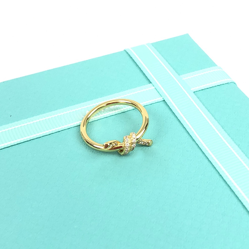 Band Rings Luxury designer ring men and women rings fashion classic style with diamonds gifts for engagement good nice M230404
Band Rings Luxury designer ring men and women rings fashion classic style with diamonds gifts for engagement good nice M230404