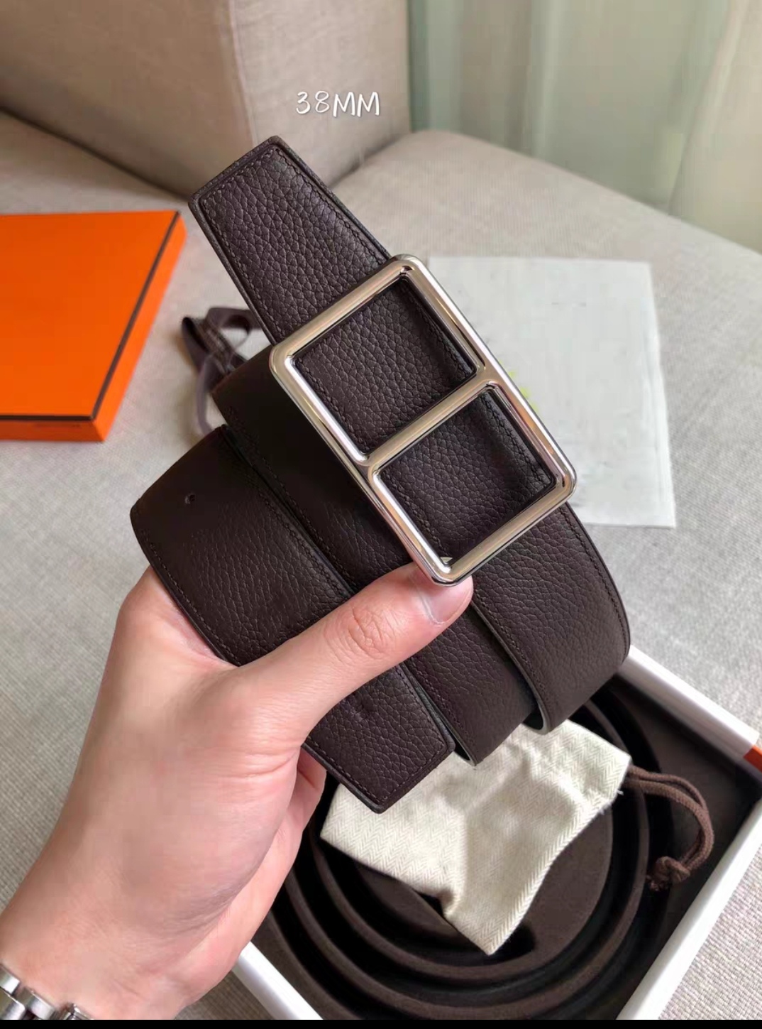 Top H TOGO leather belts for mens and womens designer luxury letter buckle belt Fashionable men charm decoration38 mm HT0036, Customize
Top H TOGO leather belts for mens and womens designer luxury letter buckle belt Fashionable men charm decoration38 mm HT0036, Customize