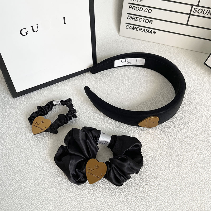 luxury Brand Designer Love Sponge Fashion Classic Headband for Women Korea's New Wide Hair Hoop Sports Turban Headwrap Women's Hair Accessories, Small
luxury Brand Designer Love Sponge Fashion Classic Headband for Women Korea's New Wide Hair Hoop Sports Turban Headwrap Women's Hair Accessories, Small
