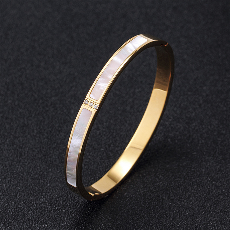 Europe America Gold Bangle Bracelet Fashion Jewelry Sets Lady Women Titanium Steel Diamond Rings Circle Pendant Necklace Set 3 Color For Women Birthday Gifts
Europe America Gold Bangle Bracelet Fashion Jewelry Sets Lady Women Titanium Steel Diamond Rings Circle Pendant Necklace Set 3 Color For Women Birthday Gifts