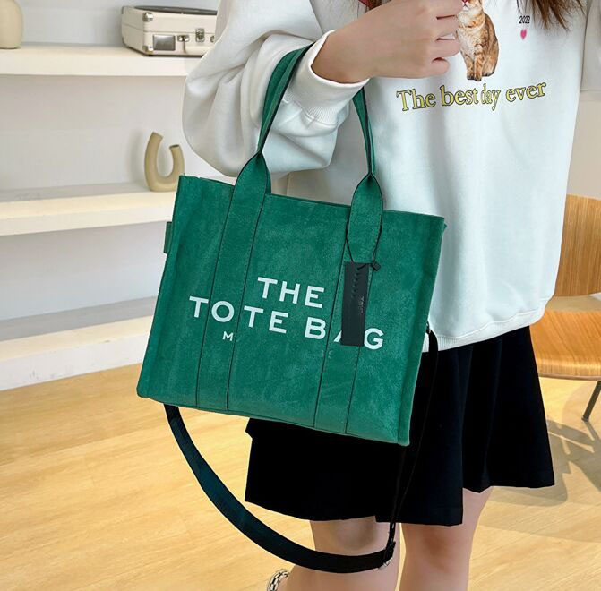 Womens Marc Tote Bag Designer Crossbody Shopping Bags Leather Shoulder Bags Handbag Practical Large Capacity Beach Travel Work Luxury Fashion Totes 20221215, Beige white
Womens Marc Tote Bag Designer Crossbody Shopping Bags Leather Shoulder Bags Handbag Practical Large Capacity Beach Travel Work Luxury Fashion Totes 20221215, Beige white