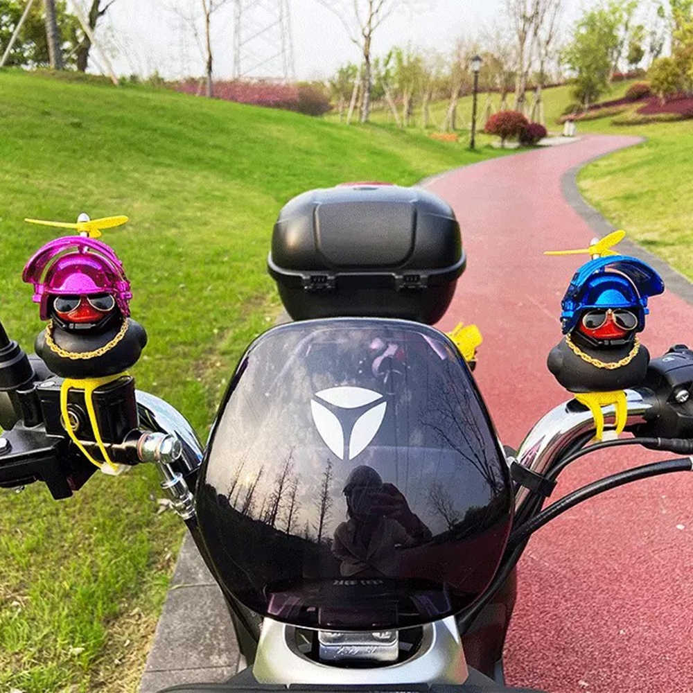 Interior Decorations Duck in the Car Interior Decoration Yellow Duck with Helmet for Bike Motor Without Lights Duck In The Car Accessories T221215