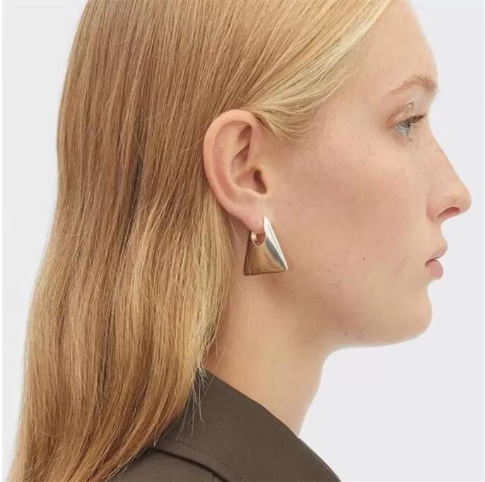 Heavy Industry Europe and America Fashion Light Luxury Vintage Triangle Earrings Small Design Light Sensitive Surface Personality Ear Buckle Earrings
Heavy Industry Europe and America Fashion Light Luxury Vintage Triangle Earrings Small Design Light Sensitive Surface Personality Ear Buckle Earrings