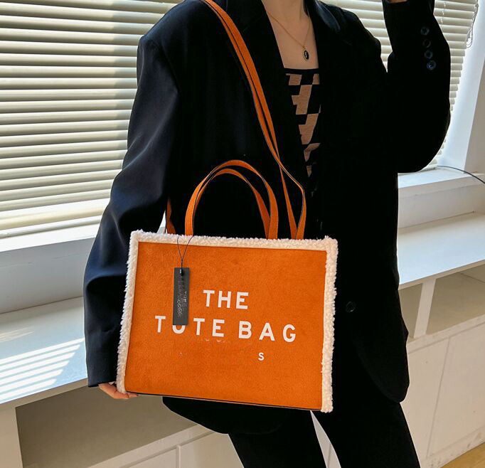 Tote Bag Marc Jocobs Totes Bag Women Designer Bags Handbag Fashion Shopper Shoulder Plush PU Leather Discount Handbags 2 Size 32 25 11cm and 21-17-9cm, Pink
Tote Bag Marc Jocobs Totes Bag Women Designer Bags Handbag Fashion Shopper Shoulder Plush PU Leather Discount Handbags 2 Size 32 25 11cm and 21-17-9cm, Pink