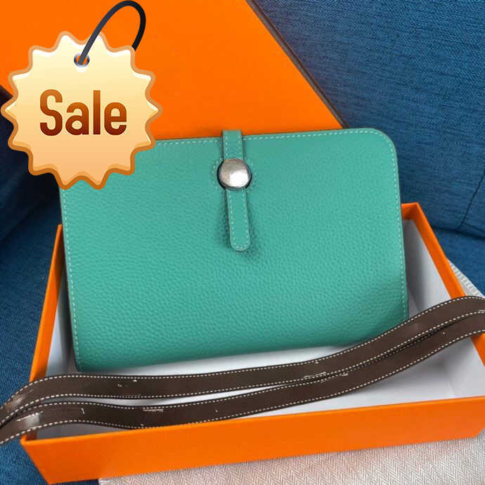 Woman's Luxury Designer Change Purse 2023 Fashion Multifunctional Lychee Silver Buckle Calfskin Passport Holder Wallet Metal Money Clip Factory Direct Sales, Gray
Woman's Luxury Designer Change Purse 2023 Fashion Multifunctional Lychee Silver Buckle Calfskin Passport Holder Wallet Metal Money Clip Factory Direct Sales, Gray
