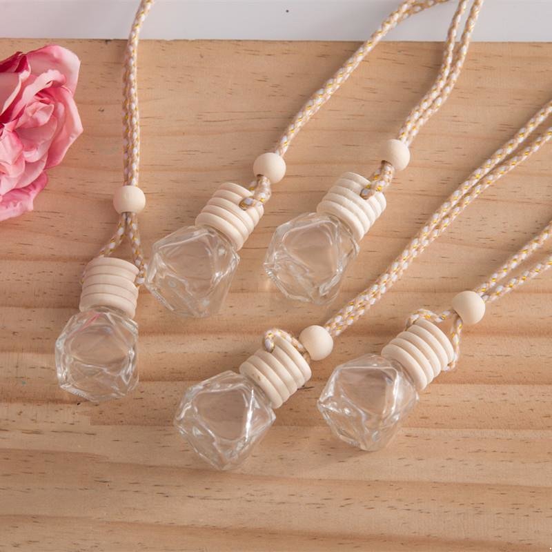 Rhombic Essential Oils Diffusers Car Pendant Perfume Bottle Glass Ornaments Empty Bottles Round Wooden Lid Air Freshener Whole5776982