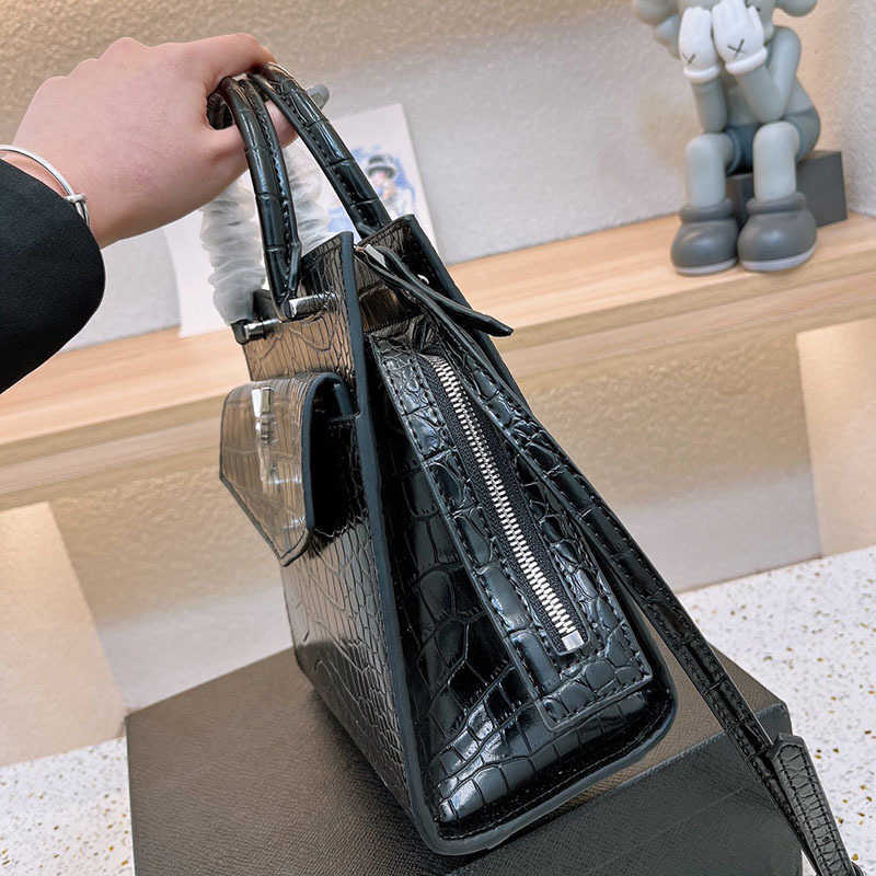 luxury tote bag large handbags women elegant shoulder bags designer totes bags Fashion Crossbody Purses leather bags 221215, Black1
luxury tote bag large handbags women elegant shoulder bags designer totes bags Fashion Crossbody Purses leather bags 221215, Black1