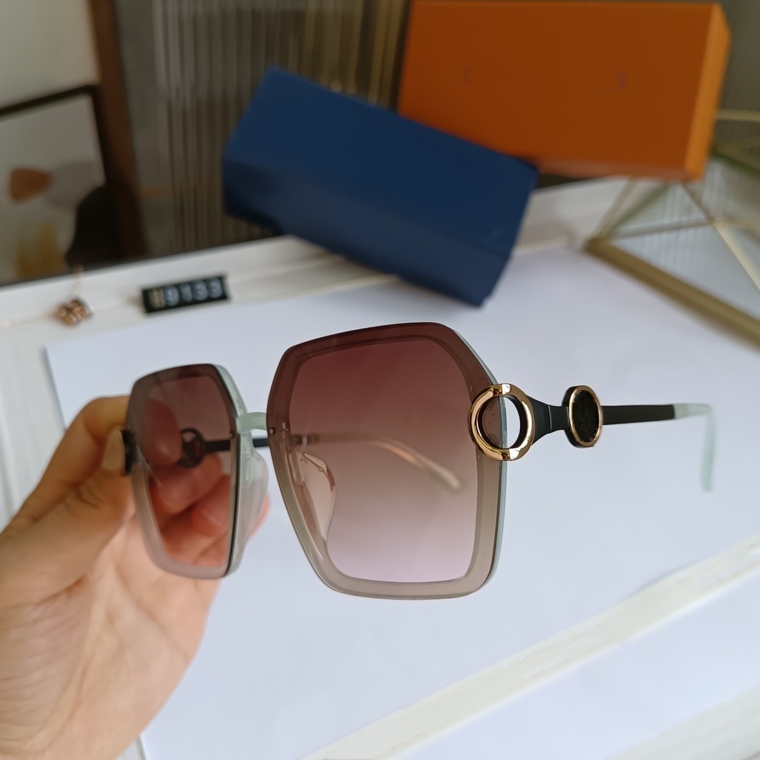 HOT Luxury 9133 Designer Sunglasses For Women Fashion Round Summer Style Frame Top Quality UV Protection Lens Come With Case
HOT Luxury 9133 Designer Sunglasses For Women Fashion Round Summer Style Frame Top Quality UV Protection Lens Come With Case