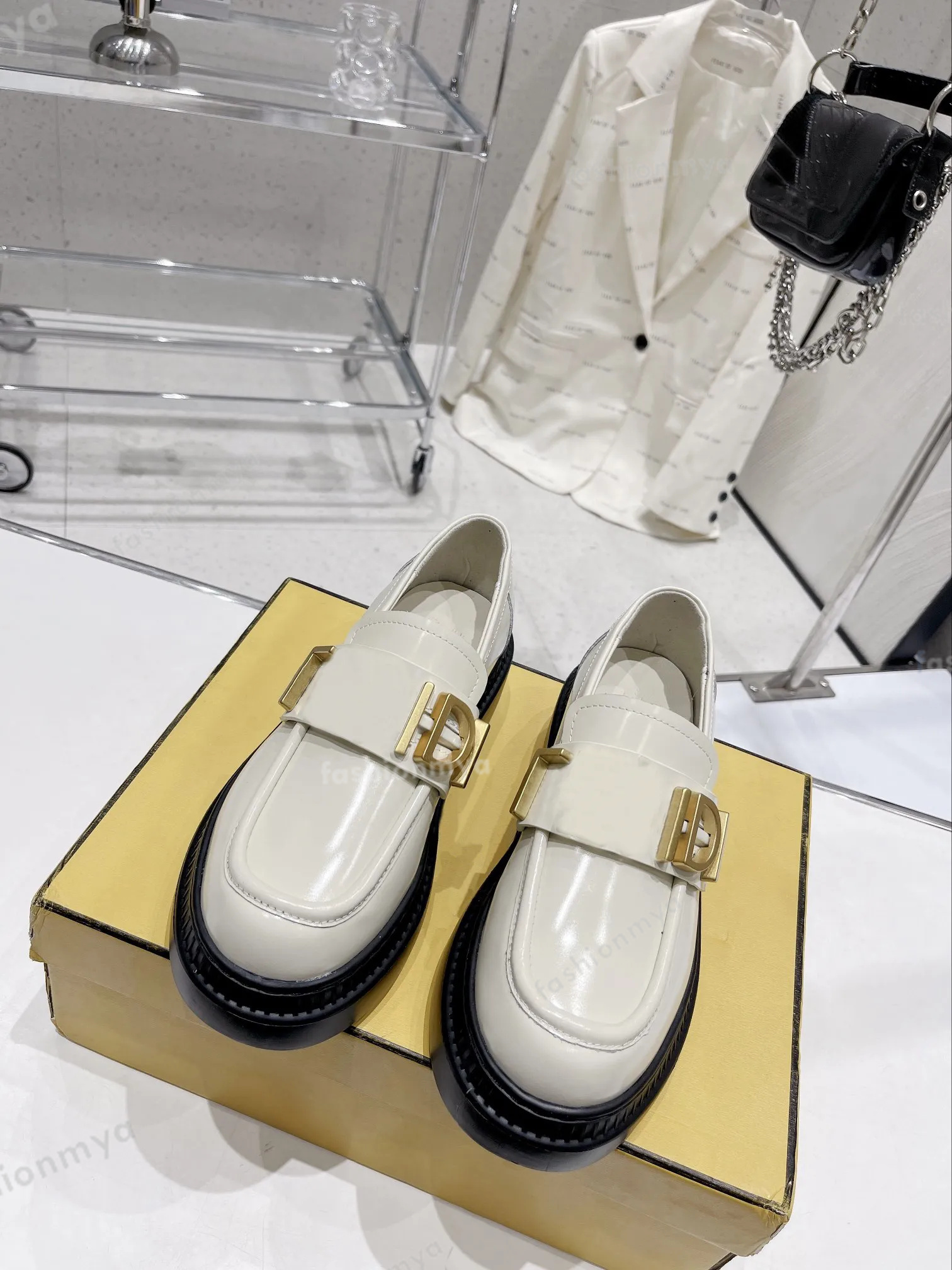 Designer Shoe Women Graphy Loafers Black Leather Gold Metal Loafer Rubber Calfskin Shoes Elevated Metals Buckle Muller Shoe Size35-41
Designer Shoe Women Graphy Loafers Black Leather Gold Metal Loafer Rubber Calfskin Shoes Elevated Metals Buckle Muller Shoe Size35-41