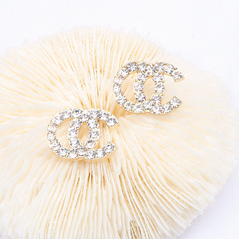 C Letter Earrings Studs Women Fashion Simple Designer Rhinestone Pendant Ear Charm Street Party Jewelry Lucky Gold White K Color 925 Silver Needle Gifts for Lady
C Letter Earrings Studs Women Fashion Simple Designer Rhinestone Pendant Ear Charm Street Party Jewelry Lucky Gold White K Color 925 Silver Needle Gifts for Lady