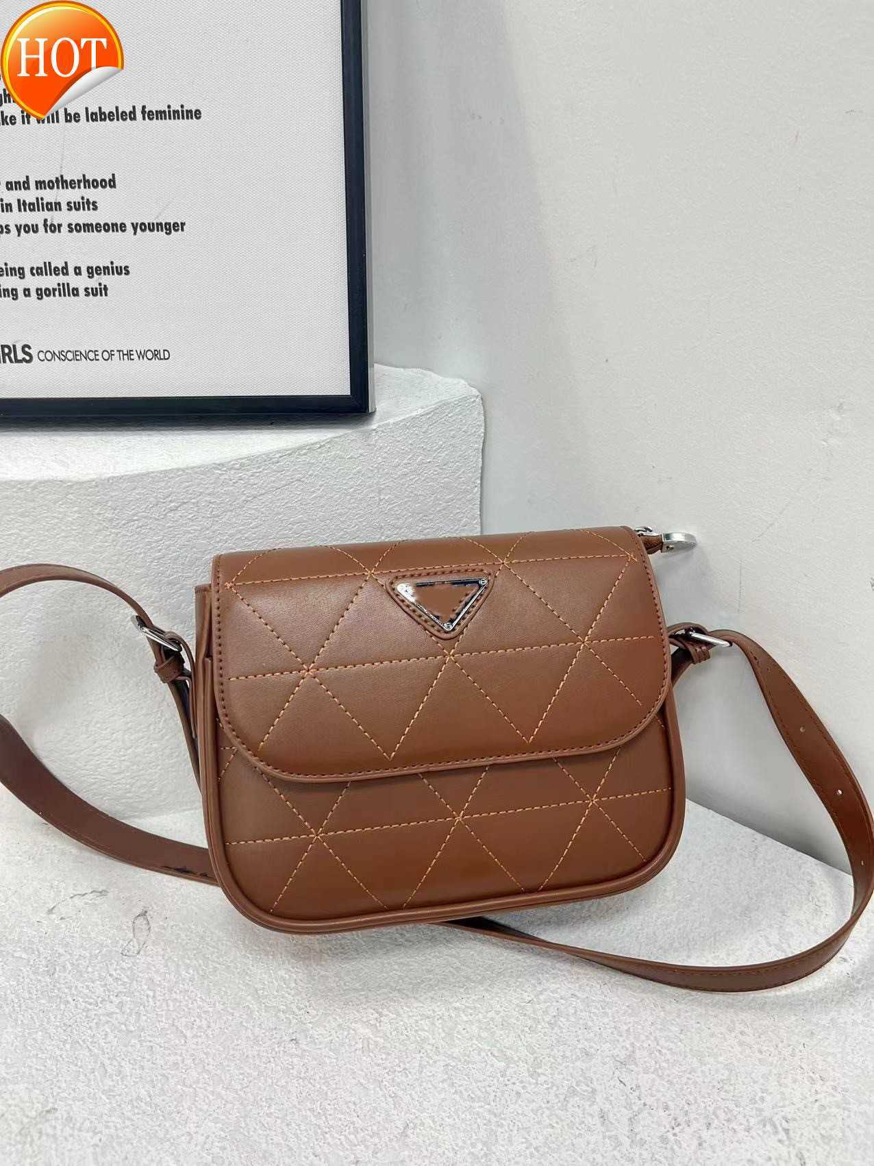 Brand Designer Single Shoulder Bags 2023 New Women's Fashion Envelopes Multifunctional Portable Cross-body Bag Gift Box Packaging Factory Direct Sale
Brand Designer Single Shoulder Bags 2023 New Women's Fashion Envelopes Multifunctional Portable Cross-body Bag Gift Box Packaging Factory Direct Sale