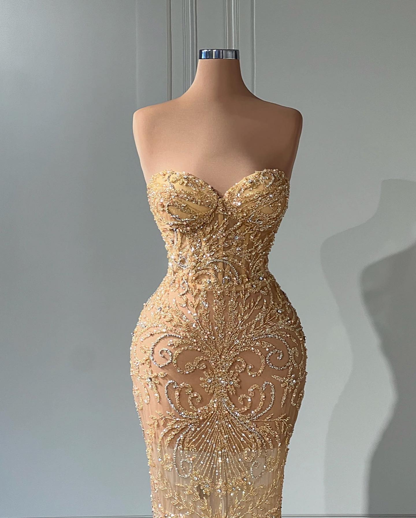 Sexy Illusion Prom Dresses Sequined Lace Appliques Evening Gowns Custom Made Celebrity Dress