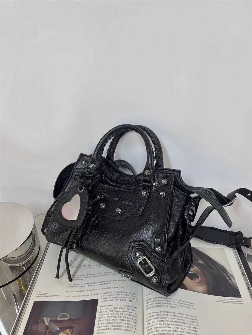 Famous Brand Ladies Black Hand Bags Purses and Handbags Designer Luxury Rivet Motorcycle Bag Purse for Women
Famous Brand Ladies Black Hand Bags Purses and Handbags Designer Luxury Rivet Motorcycle Bag Purse for Women