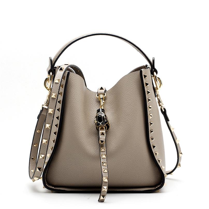 new women designer Selling 2021 fashion luxury Women's Bucket Bag Genuine Leather Ladies Rivet Handbags Female Shoulder w300U, Black
new women designer Selling 2021 fashion luxury Women's Bucket Bag Genuine Leather Ladies Rivet Handbags Female Shoulder w300U, Black