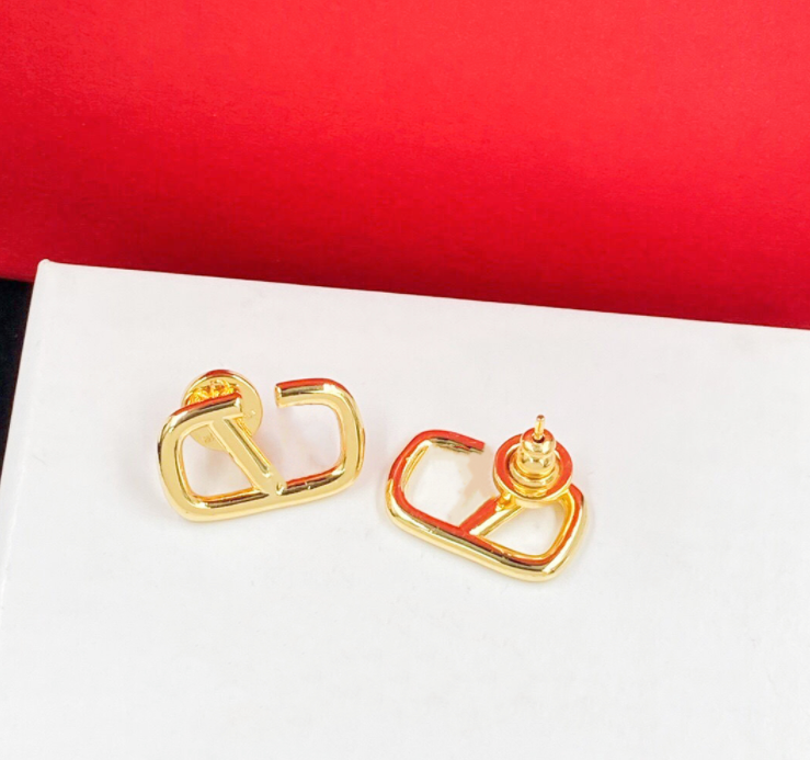Fashion Designer Stud Earrings Gold Color Simple Style Engagement Classic Earring for Women Men party jewelry lover gift
