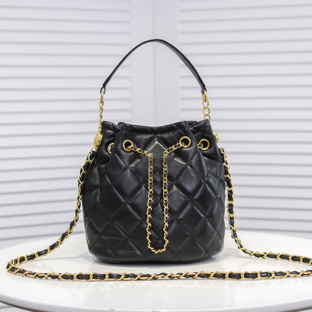 7A Designer Drawstring Bag Sheepskin Genuine Leather Handbags Embroidery Logo on The Bottom Purse, Black
7A Designer Drawstring Bag Sheepskin Genuine Leather Handbags Embroidery Logo on The Bottom Purse, Black