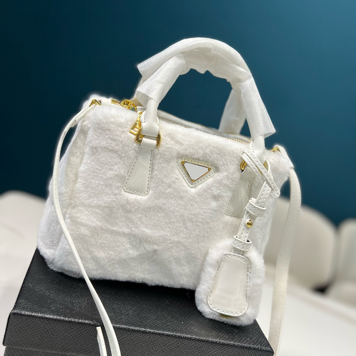 5A Senior Sense Designer Bag Stylish Winter Fluffy Tote Fine Craft Detachable Shoulder Strap Crossbody Handbag, White
5A Senior Sense Designer Bag Stylish Winter Fluffy Tote Fine Craft Detachable Shoulder Strap Crossbody Handbag, White