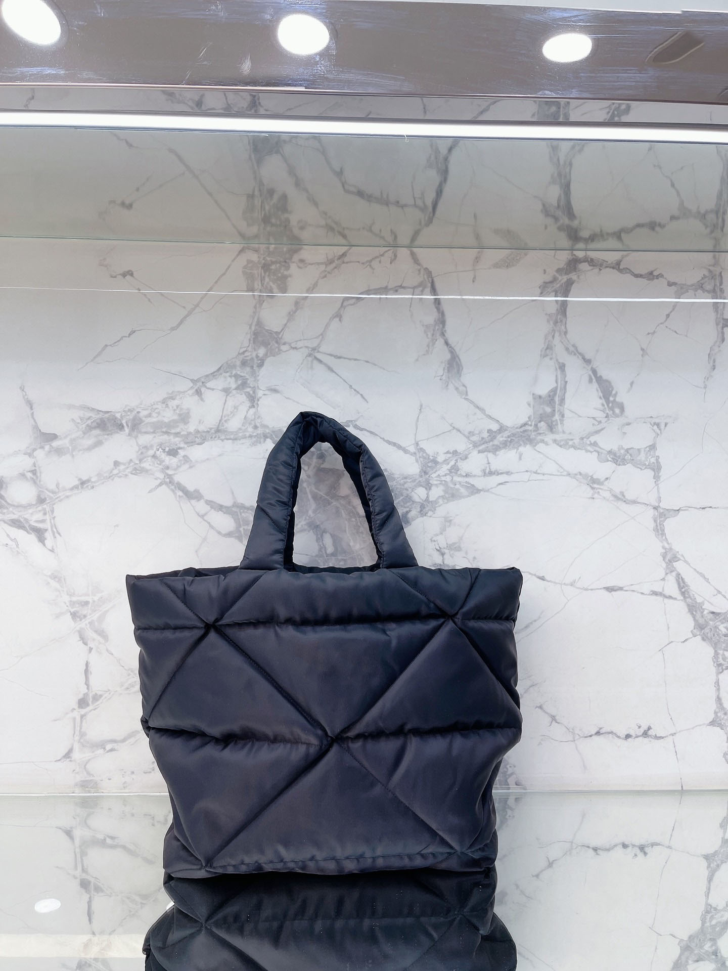 Classic nylon fashion Totes bags Large capacity handbag women shopping bag Designer bag cross-body black purse 37cm single shoulder Tote Canvas
Classic nylon fashion Totes bags Large capacity handbag women shopping bag Designer bag cross-body black purse 37cm single shoulder Tote Canvas