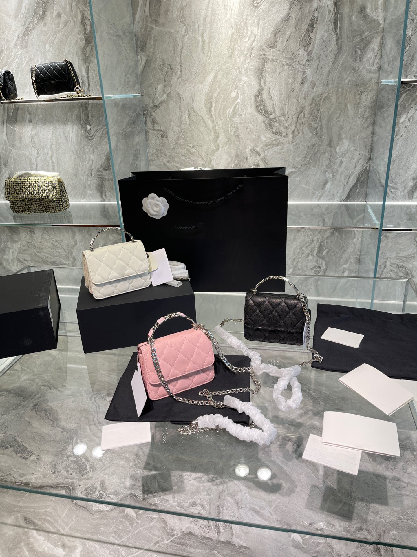 Caviar Leather Brand luxurys designers women bags luxury Handbag Flip Wallet Purse Silver chain Winter 2023 shoulder bag Messenger bag 5a, White
Caviar Leather Brand luxurys designers women bags luxury Handbag Flip Wallet Purse Silver chain Winter 2023 shoulder bag Messenger bag 5a, White