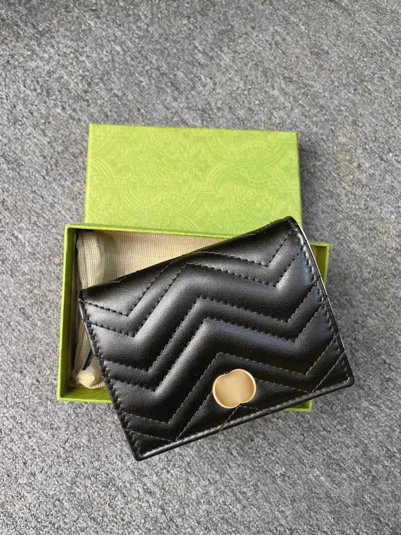Luxurys Designers Wallets card holders Coin purses Key Wallet bags jj fashion cowhide men Women luxury holder Clutch Interior Slot bag Metal logo Short Square Cover, Pink
Luxurys Designers Wallets card holders Coin purses Key Wallet bags jj fashion cowhide men Women luxury holder Clutch Interior Slot bag Metal logo Short Square Cover, Pink